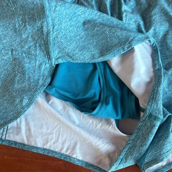 Lululemon Tracker LR Short 4” lined - Picture 3 of 6